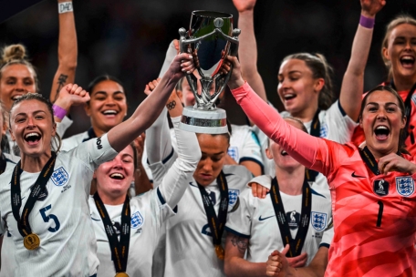 Nach zahlreichen Enttäuschungen bei den Männern feierten zuletzt die „Lionesses“ in Wembley die größeren Erfolge mit dem Europameistertitel und dem Gewinn des „Finalissima“