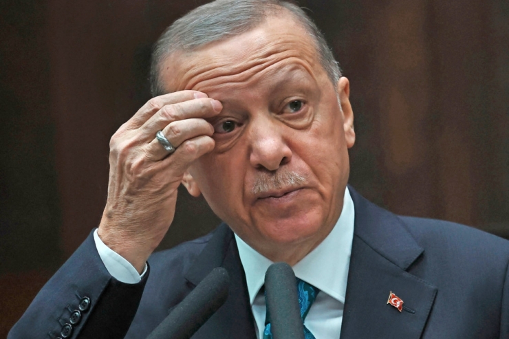 Türkei / Erdogan sagt krankheitsbedingt weiteren Wahlkampfauftritt ab