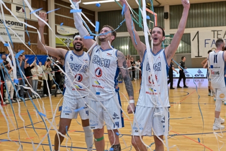 Kaum jemand freute sich mehr für Teamkollege Jordan Hicks (l.) als Alex Rodenbourg (M.)