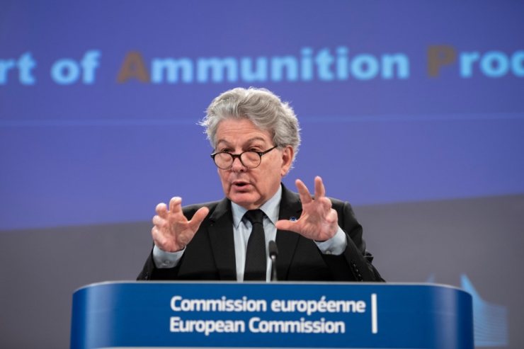 Für die Ukraine / Die EU kurbelt die Produktion von Munition an