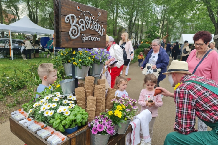 Kayl/Tetingen / Grüner Daumen im Park Ouerbett: Blumenfest lockt Tausende Besucher