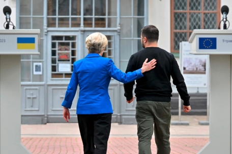 Ukraine-Krieg / Selenskyj drängt Europäer zu Munitionslieferungen