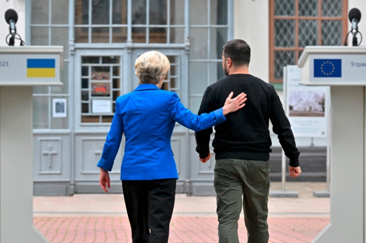 Ukraine-Krieg / Selenskyj drängt Europäer zu Munitionslieferungen