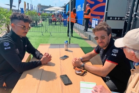 Pascal Wehrlein und Antonio Felix da Costa im Gespr&auml;ch mit dem Tageblatt