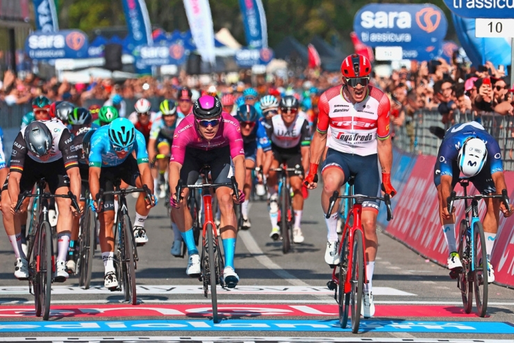 Giro d’Italia / Pedersen komplettiert Triple, Evenepoel entschuldigt sich bei Kirsch