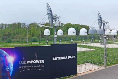 Für die O3b-mPOWER-Satelliten gibt es eine besondere Form Antennen