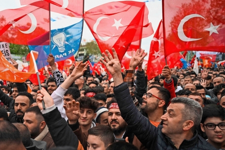 &hellip; getrennt von den M&auml;nnern ihrem Pr&auml;sidenten zu