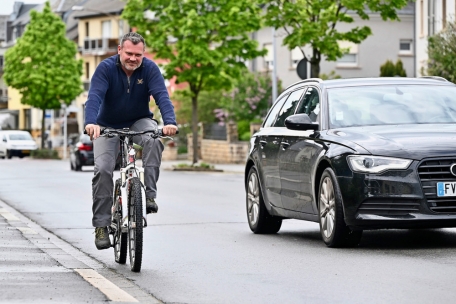 Verkehrssicherheit / „Gesäis du mech? Beim Iwwerhuelen 1,50 m Ofstand“