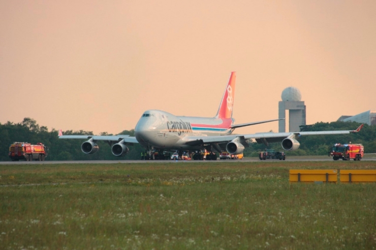 Flugverkehr / Notlandung am Findel: Cargolux-Maschine verliert rechtes Fahrwerk