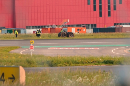 Das rechte Fahrwerk der Boeing&nbsp;B747-400F hat sich bei der Landung gel&ouml;st