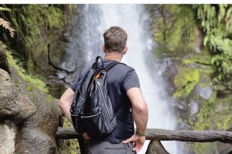 Auf Instagram bestaunt Fayot einen Wasserfall in Costa Rica