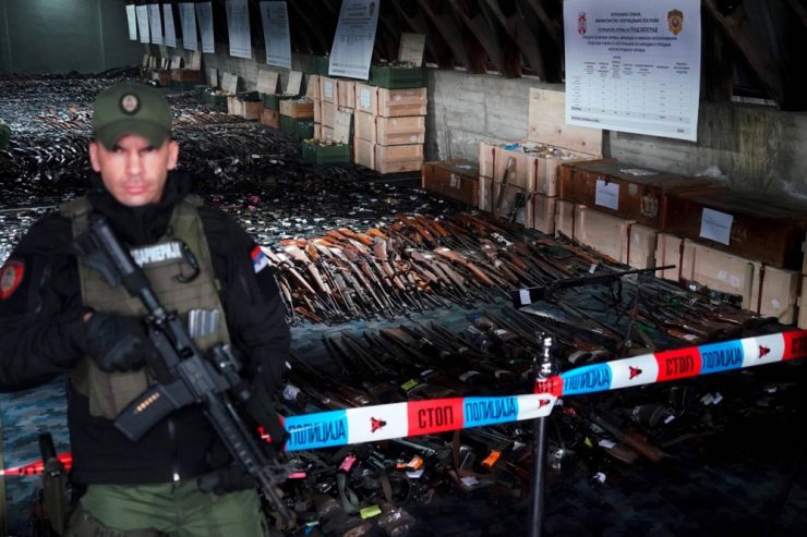 Serbien / Frauen als Opfer von alltäglichem Amok – Nach Protesten gegen Gewalt kommt es zu Neuwahlen im September 