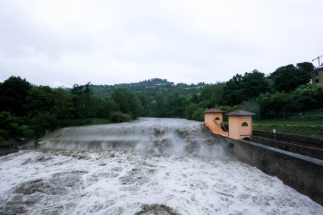Die Schleuse am Fluss Savena
