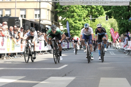 Tageblatt Flèche du Sud / 1. Etappe: Ballabio gewinnt im Massensprint – Ronhaar weiter Gesamtführender