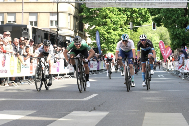 Tageblatt Flèche du Sud / 1. Etappe: Ballabio gewinnt im Massensprint – Ronhaar weiter Gesamtführender