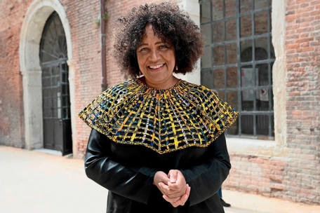 L’architecte d’origine ghanéenne et écossaise, Lesley Lokko, curatrice de la 18e Biennale d’architecture de Venise 