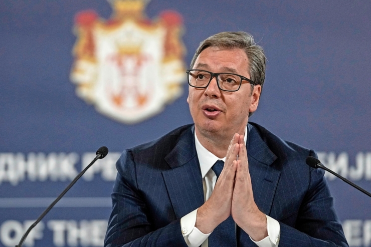 Serbien / Beschäftigte von Staatsbetrieben werden zur Teilnahme an Vucic-Großdemo genötigt