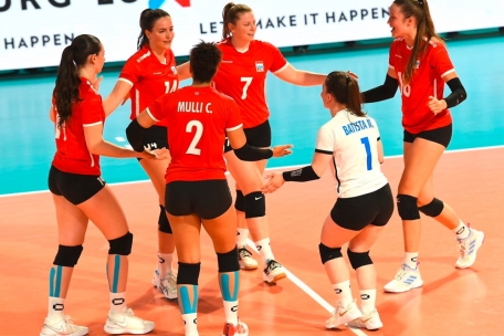 Die &bdquo;Red Lions Ladies&ldquo; durften sich &uuml;ber den dritten Platz hinter Schottland und Island freuen