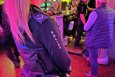 Aus dem Archiv / Eine Nacht mit der Escher Polizei: Tuning-Treffen, Tube-Tops und Trara