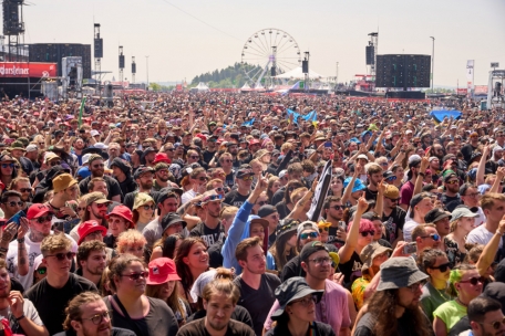 Deutschland / Sonne, Musik, steigende Preise: Rock am Ring und Rock im Park starten