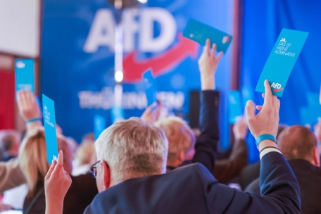 Nach Umfragen-Hoch / Diskussionen um Eindämmung der AfD: Merz macht Gendersprache für Erstarken mitverantwortlich