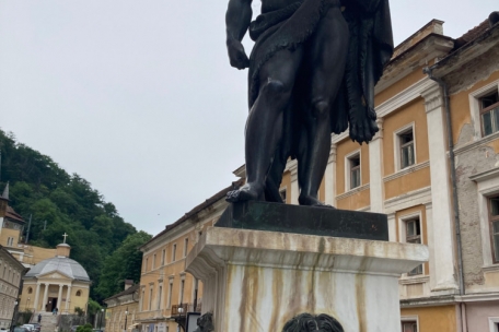 Stadtwahrzeichen aus Kanonenrohr gegossen: die Herkulesstatue