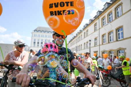Luxemburg-Stadt / Rund 1.000 Menschen fordern in Luxemburg sichere Radwege