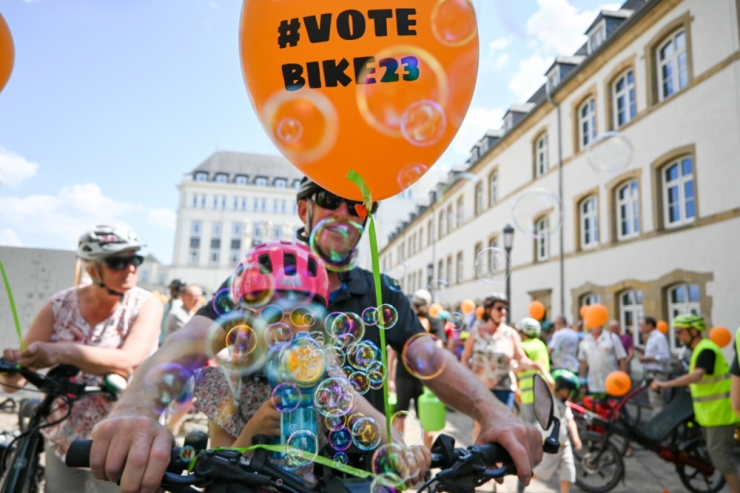 Luxemburg-Stadt / Rund 1.000 Menschen fordern in Luxemburg sichere Radwege