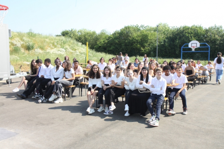 EIDE / 85 Kinder aus der Ukraine werden im neuen Modulbau „Op de Fléierchen“ unterrichtet