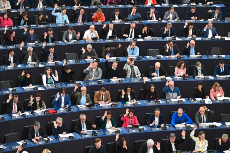 Notbremse gezogen / EU-Parlament halbiert die Luxus-Pensionen