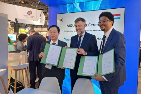 Technoport und Jeju Free International City Development Center beim Unterzeichnen ihrer Absichtserklärung