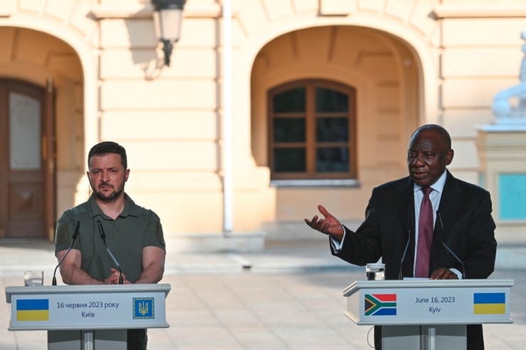 Ukraine-Krieg / Moskau empfängt Afrika-Delegation mit massivem Raketenbeschuss in Kiew