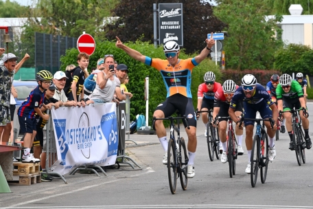 Jo Schmitz jubelte am Sonntag nach seinem Sieg beim Radsportfestival in Bartringen