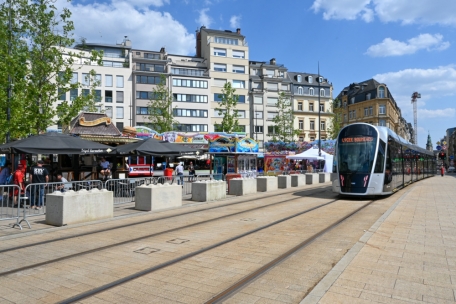 Essensstände, Entenangeln und ein Lunapark: Auf der Mini-Kirmes wird all das geboten, was zu einem richtigen Jahrmarktsbesuch dazugehört