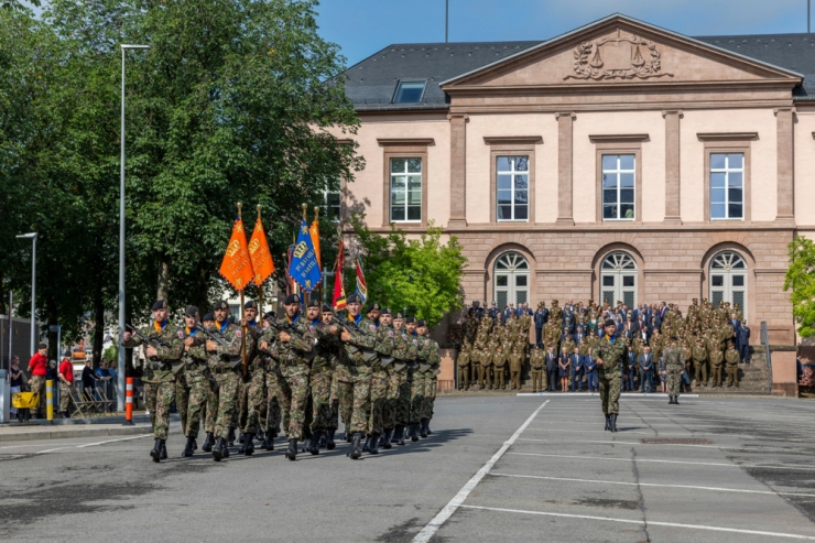 Diekirch / „Mir brauche méi Schëlleren“: Armee begeht Nationalfeier
