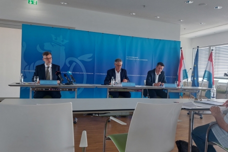 Wirtschaftsminister Franz Fayot, Wohnungsbauminister Henri Kox und Mittelstandsminister Lex Delles