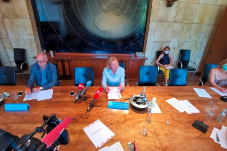 Naturstein und Corona: Santé-Pressekonferenz in der Villa Louvigny im Juni 2020