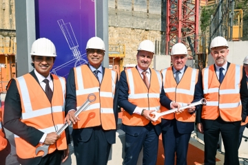 Unternehmen / Der Grundstein der neuen Firmenzentrale von ArcelorMittal ist gelegt