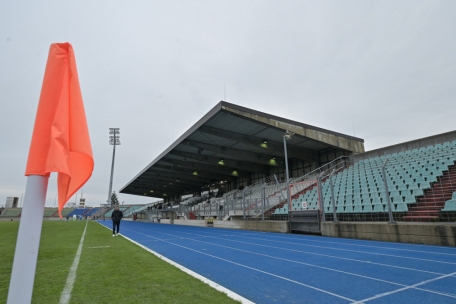 Josy-Barthel-Stadion / Deckenteil über der Haupttribüne eingestürzt