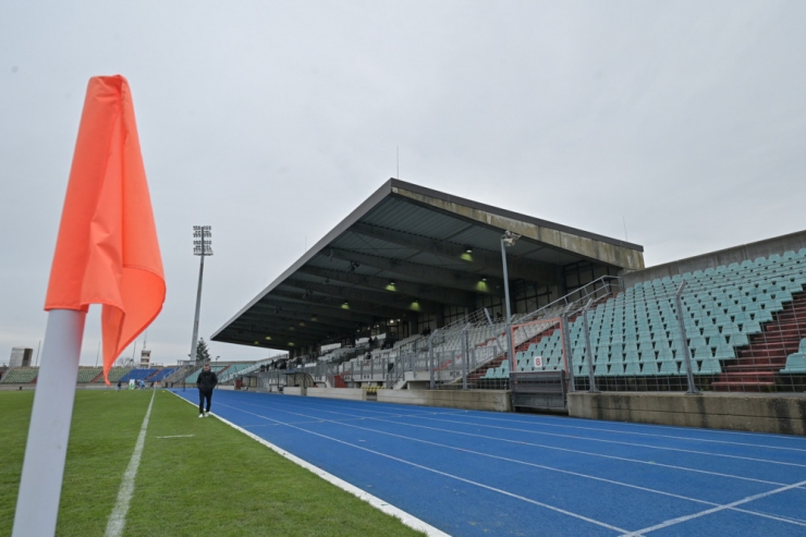 Josy-Barthel-Stadion / Deckenteil über der Haupttribüne eingestürzt