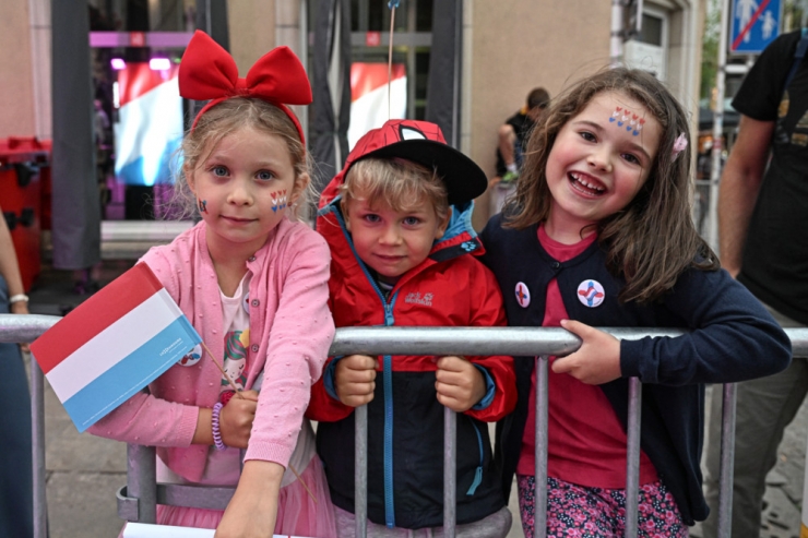 Fotogalerie / Luxemburg-Stadt in bester Laune am Vorabend des Nationalfeiertages