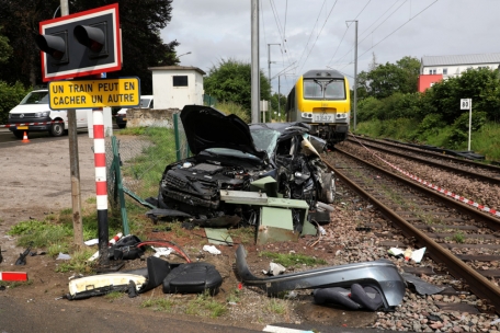 Geschwindigkeit und Alkohol gehören zu den häufigsten Ursachen für Verkehrsunfälle. An dritter Stelle folgt gefährliches oder leichtsinniges Fahrverhalten, zum Beispiel bei Bahnübergängen. 