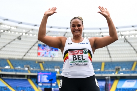 Leichtathletik / Wenn eine Kugelstoßerin im Hindernissprint antritt: Jolien Boumkwo springt ein