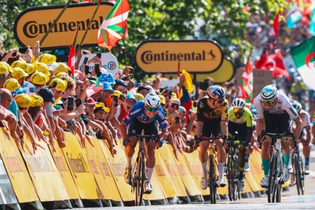 Tour de France / 3. Etappe: Philipsen Schnellster im Massensprint