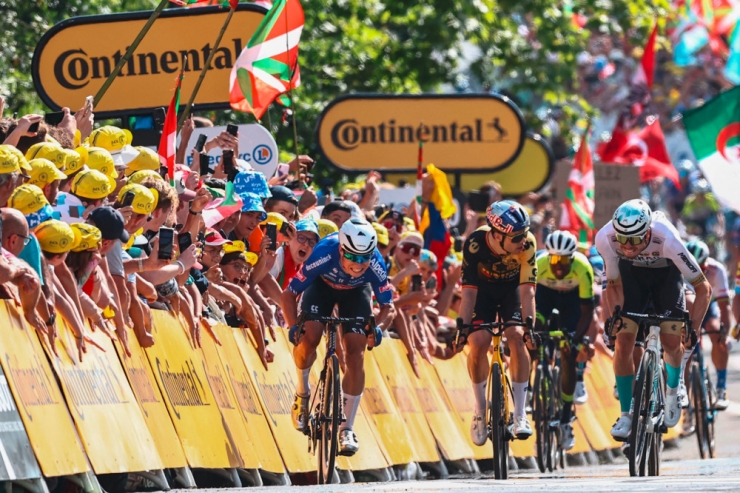 Tour de France / 3. Etappe: Philipsen Schnellster im Massensprint