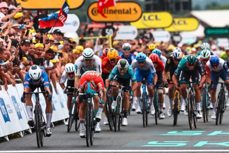 Tour de France / 4. Etappe: Philipsen gewinnt bei Sturzspektakel