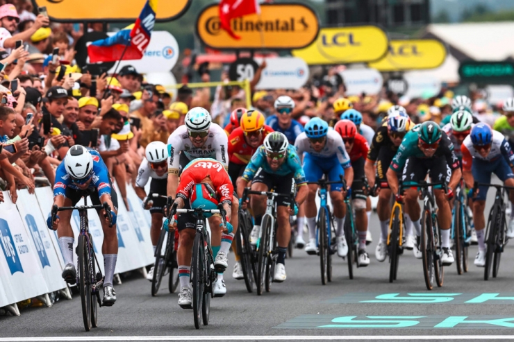 Tour de France / 4. Etappe: Philipsen gewinnt bei Sturzspektakel