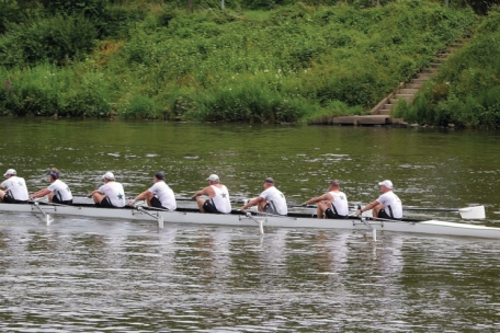 Wäistrooss-Regatta / „Legt euch in die Riemen!“