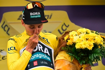 Tour de France  / Jungels’ Teamkollege Hindley gewinnt 5. Etappe und übernimmt das Gelbe Trikot