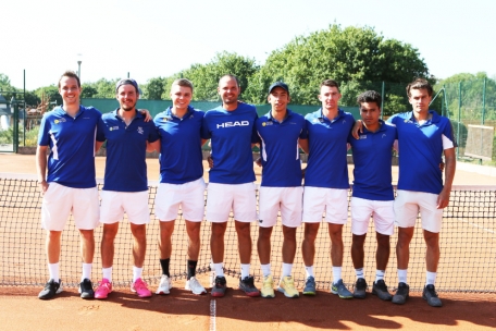 Tennis-Interklub / Sonne, Sand und Titelverteidigung für die  Spora-Männer